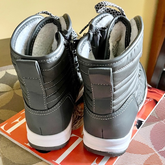 Khombu Waterproof Winter Boots - Picture 4 of 8